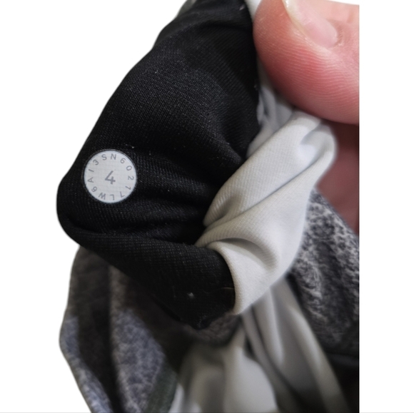 Lululemon Wunder Under Crop Fractal Alpine White Black 4 Luxtreme - Picture 5 of 6